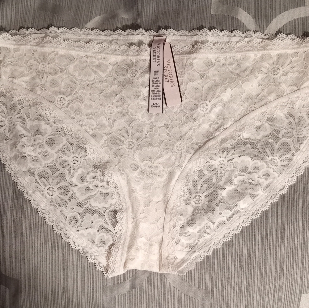 NWT Victoria Secret Panties-size L